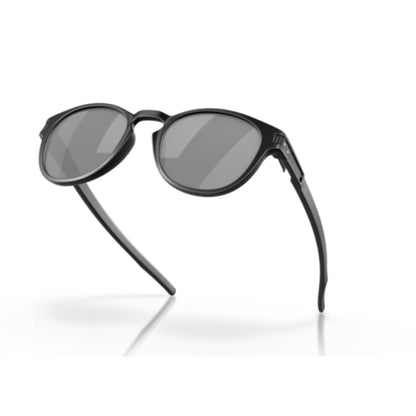Oakley | Latch