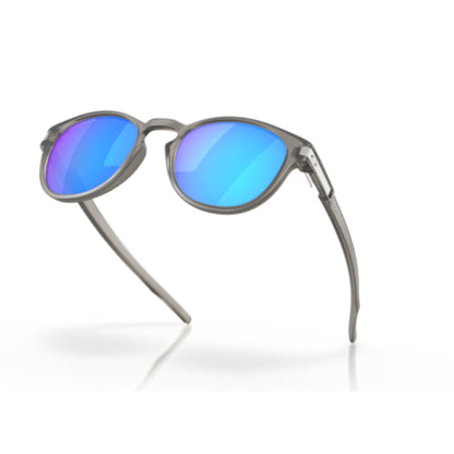Oakley | Latch