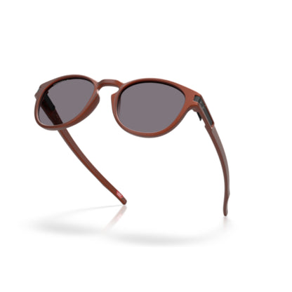 Oakley | Latch